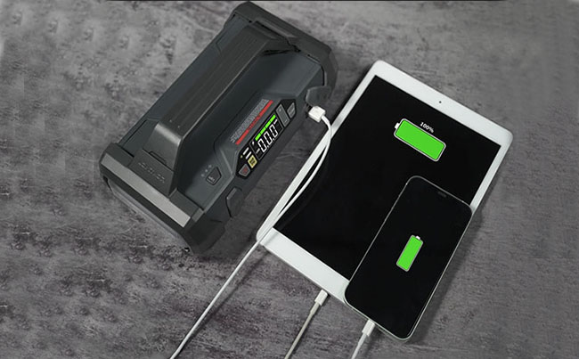 給手機(jī)、無線耳機(jī)、平板等充電測(cè)試