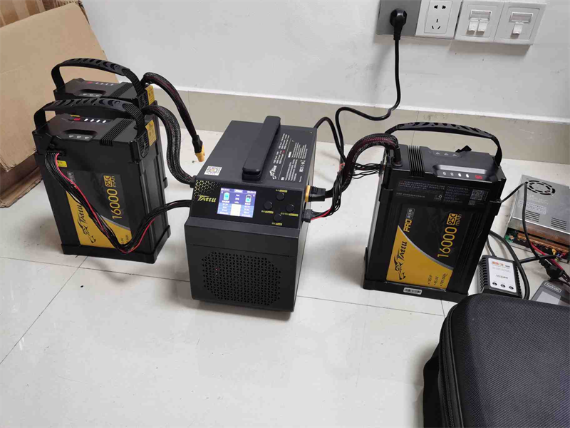 無人機電池充電中 無人機電池充電中